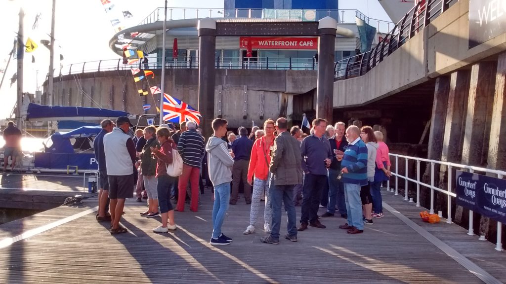 Pontoon Party at Gunwhard and WOW the sun is shining!