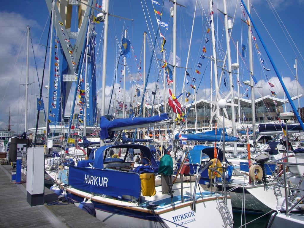 02. Flags flying at Gunwharf Quays (1024x768)